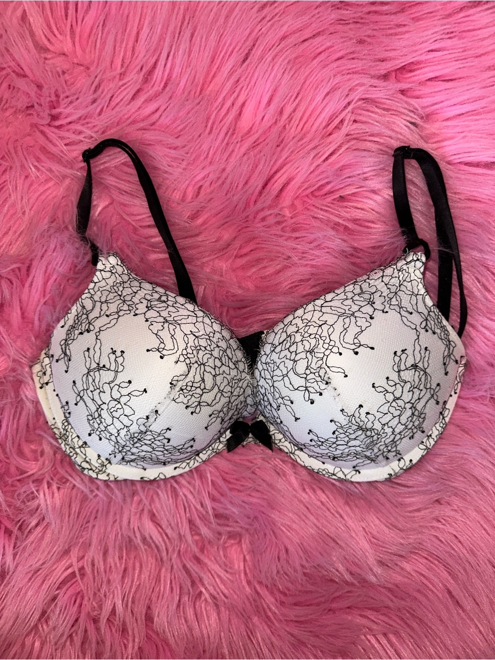 Victoria Secret White Bombshell Plunge Bra Adds 2 cup sizes 32C
